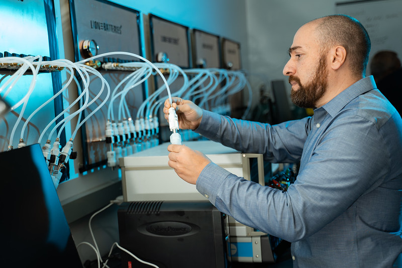 Dr. Bilal El Zahab - lithium batteries