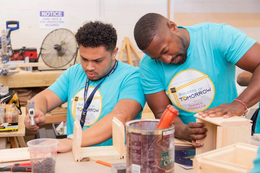 FIU Builders of Tomorrow students in the lab