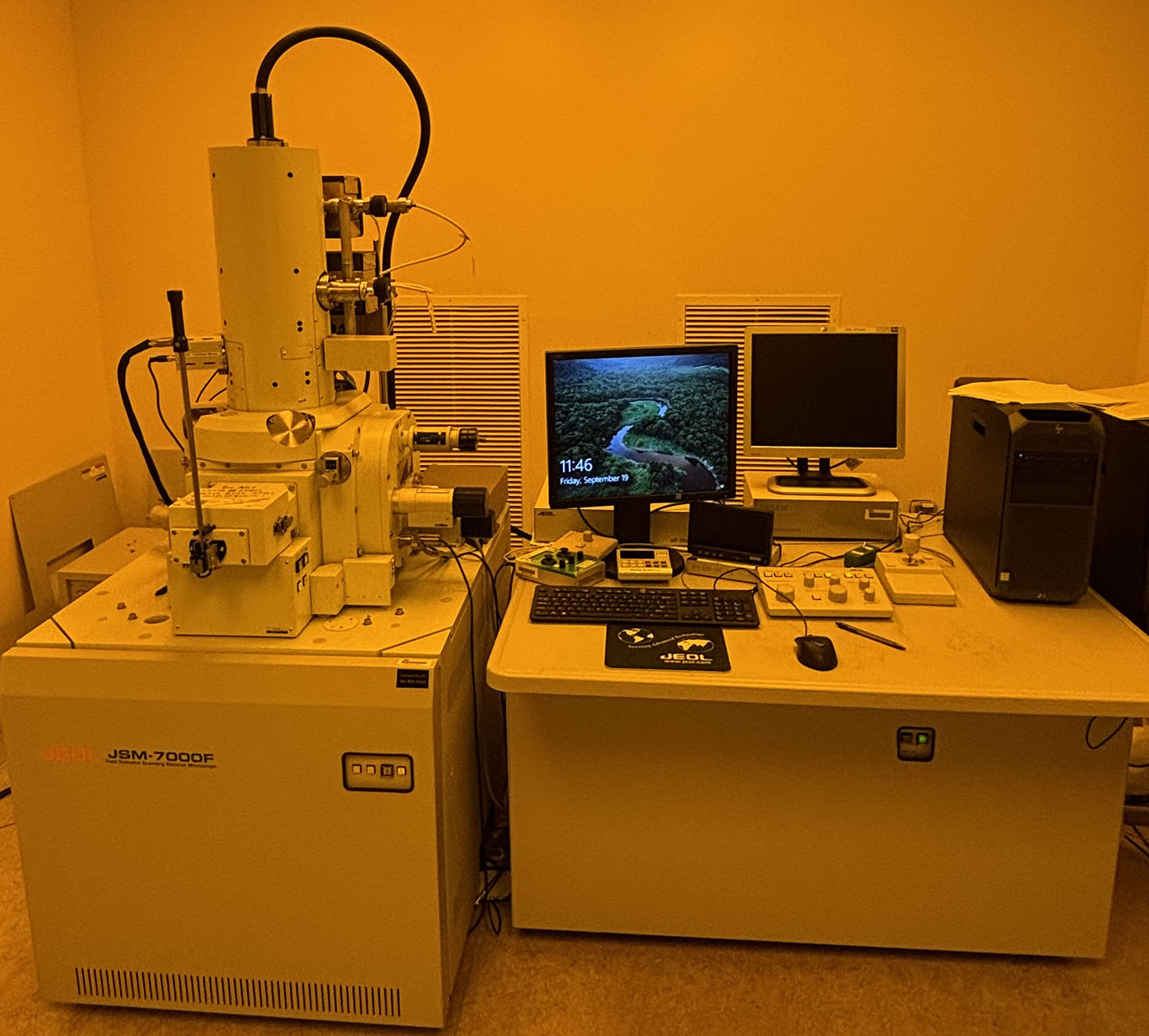 SEM 7000 with EBeam