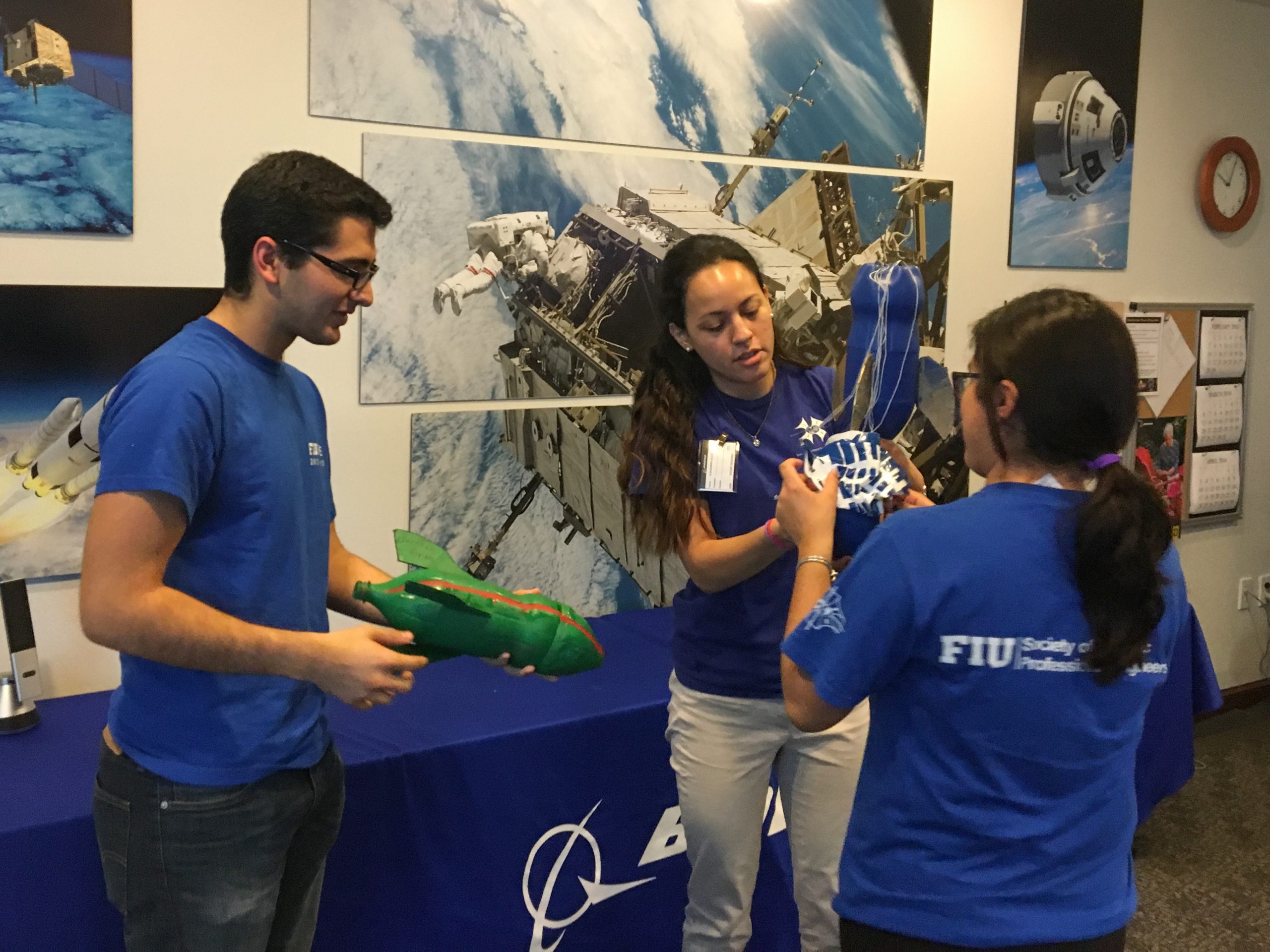 Students network with Boeing professionals