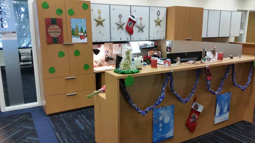Dean S Office Holiday Decorations Fiu College Of Engineering And