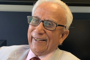 Engineering guru who inspired students for 46 years teaches last class